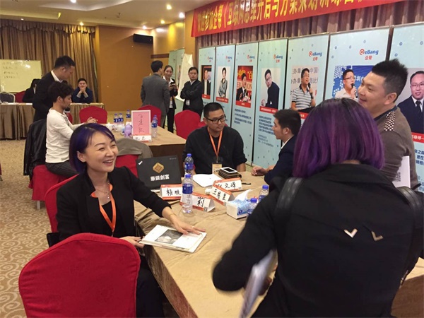 幫你拍個(gè)企業(yè)宣傳片，小瓜子雞年送你萬能福