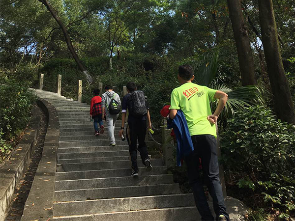 把企業(yè)凝聚在空氣里宣傳，猶如聽取蛙聲一片